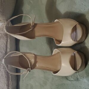 Aldo high heel platform pumps size 7.5 (38)